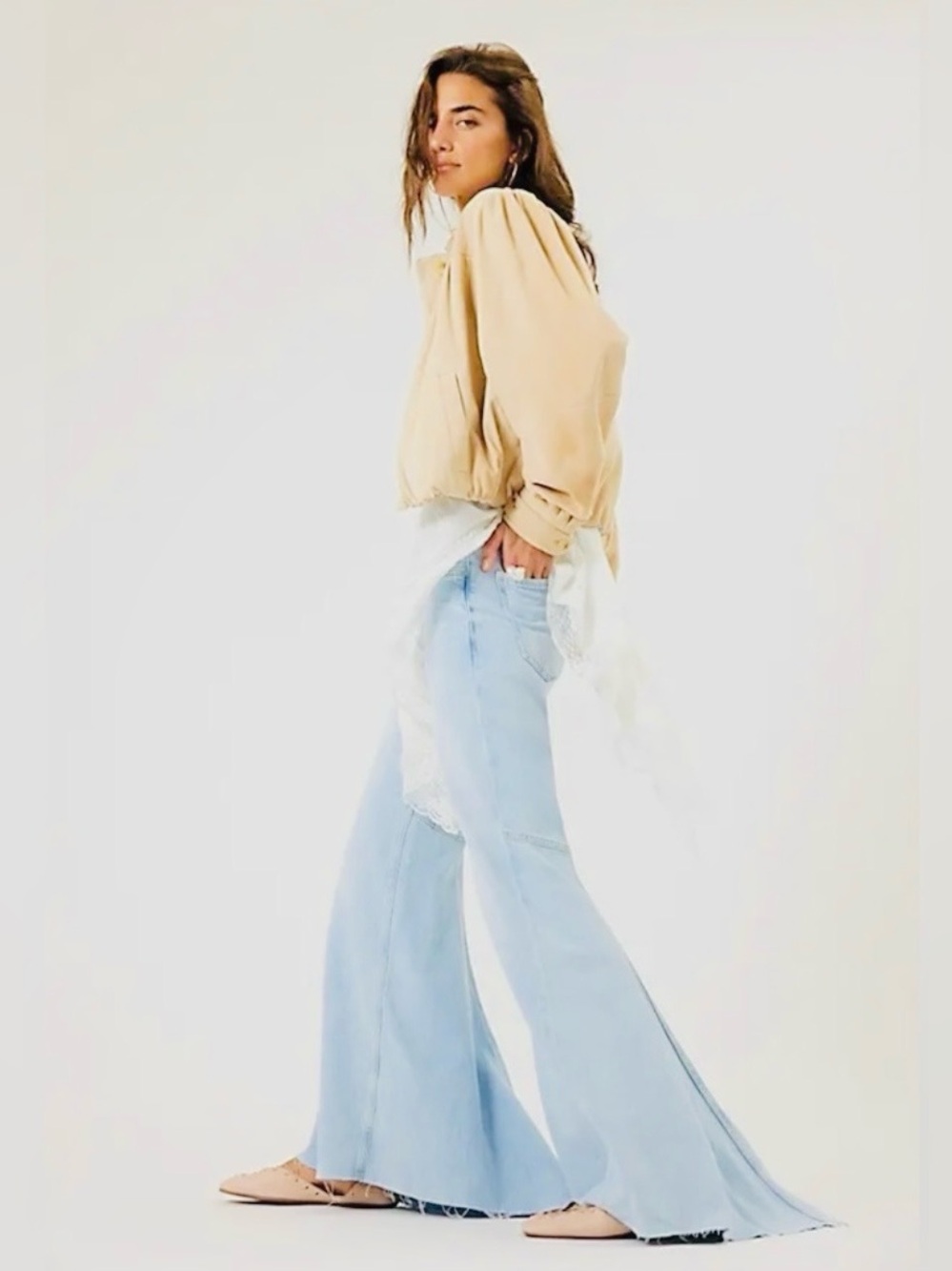 NWT Free People We The Free Mid Rise Live Wire Lightest Wash Flare Jeans 27